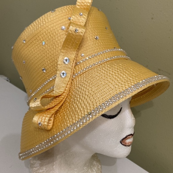 Beautiful Dress / Church Hat main image 6